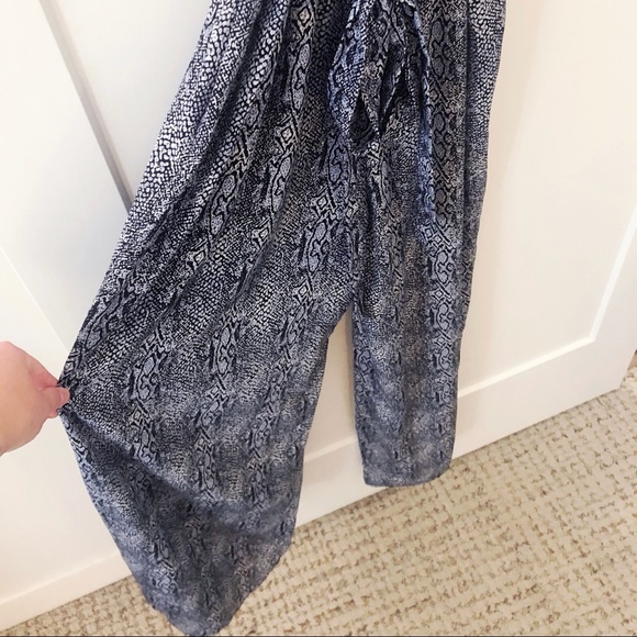 Lulus Liza Navy Blue Snake Print Sleeveless Jumpsuit Size Large - Picture 7 of 10